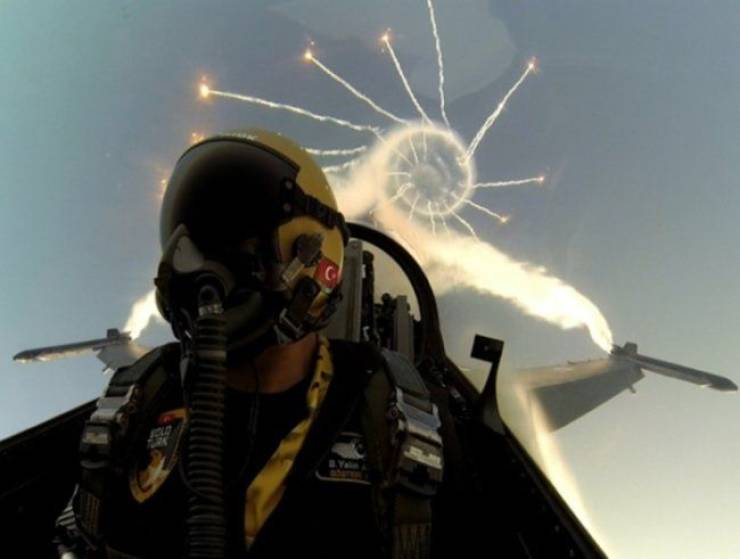 funny randoms and cool pics - fighter pilot selfies