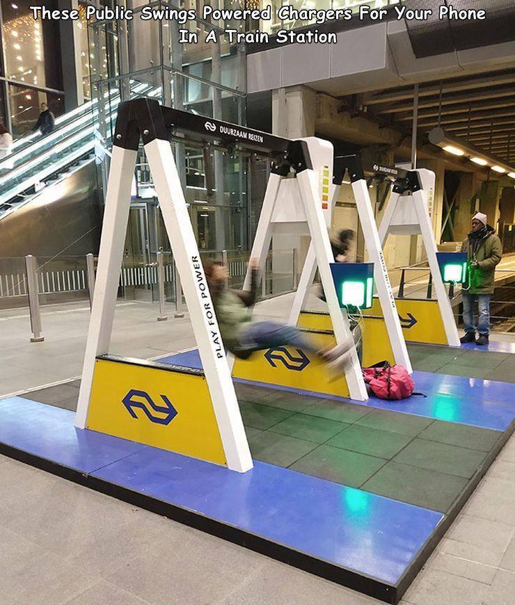 Telephone - These Public Swings Powered Chargers For Your Phone In A Train Station N Duurzaam Reren Play For Power 2