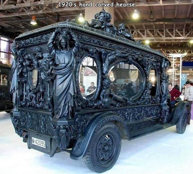 funny pics - 1920 hand carved hearse - 1920's hand carved hearse