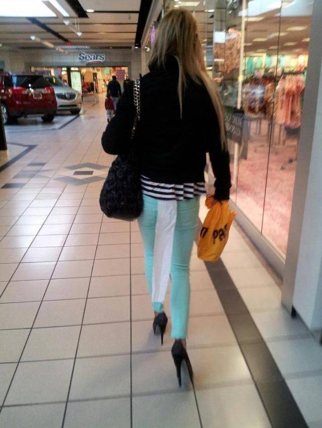 cool pics - woman walking with toilet paper stuck to her pants embarrassing