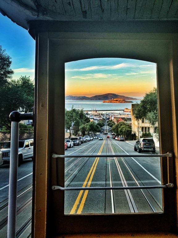 cool funny pics - sunset san francisco cable car