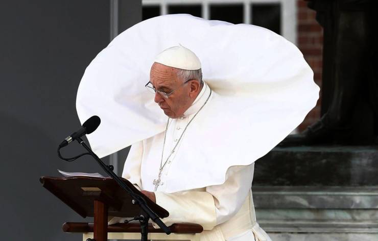 viral pics - pope wind
