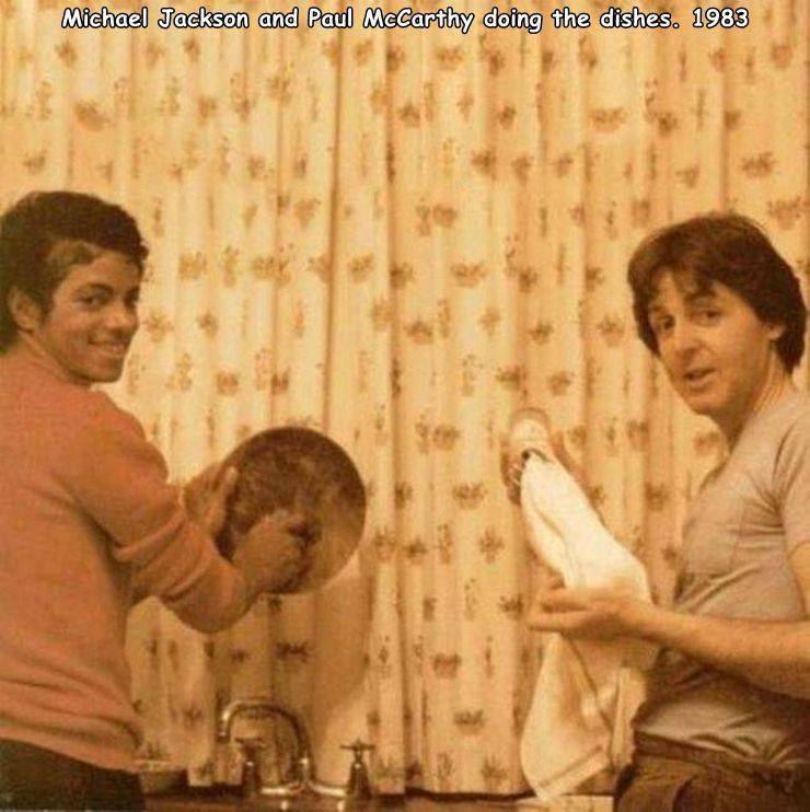 michael jackson and paul mccartney doing dishes - Michael Jackson and Paul McCarthy doing the dishes. 1983