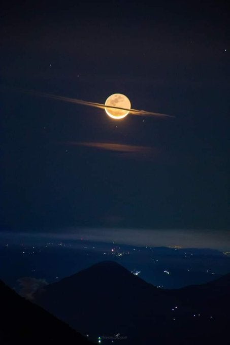awesome pics - moon dressed like saturn