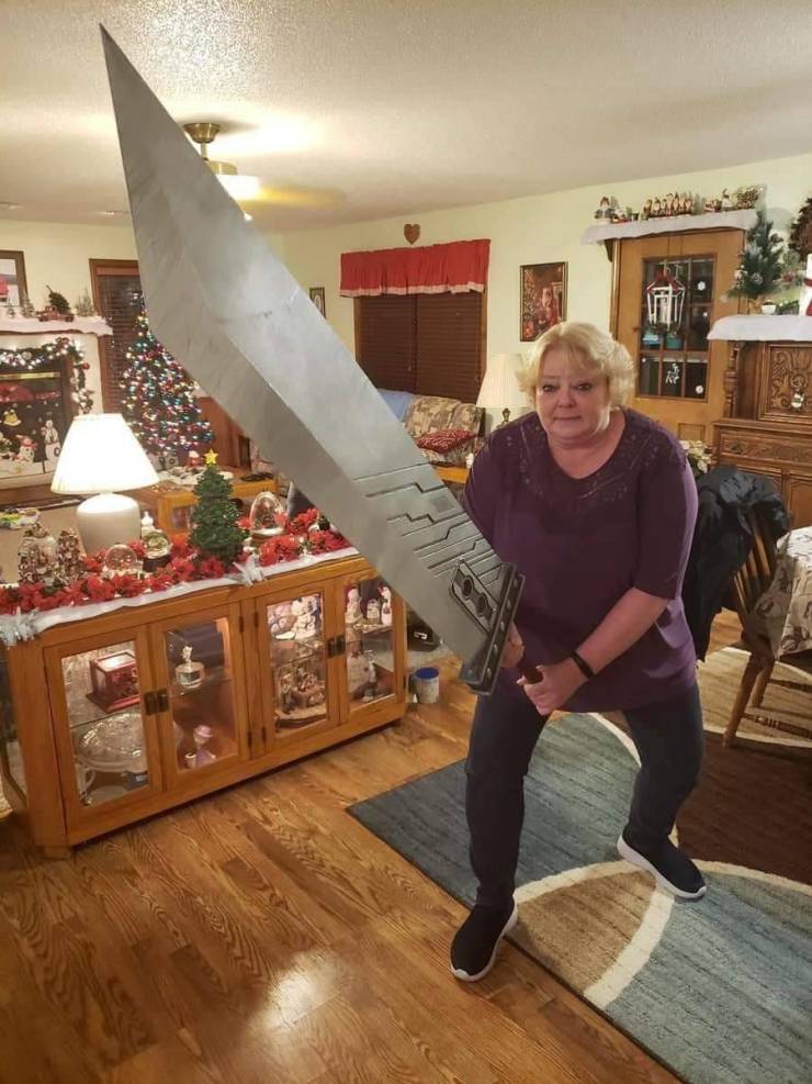 old lady with buster sword - 573