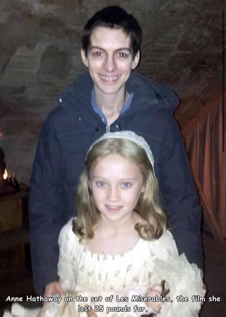 anne hathaway and mother - Anne Hathaway on the set of Les Miserables, the film she lost 25 pounds for.