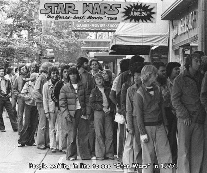 star wars lines 1977 - Starts June 24 "The Yeart best Movie "Time Games Movies Shoot En People waiting in line to see "Star Wars" in 1977.