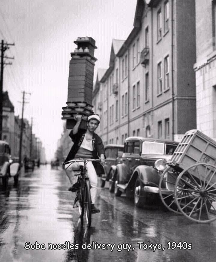 cool pics - the black co - Ha Soba noodles delivery guy, Tokyo, 1940s