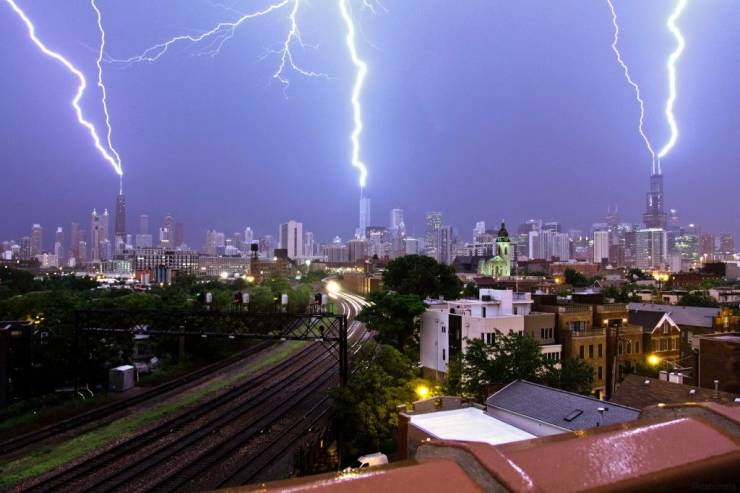 chicago lightning strike
