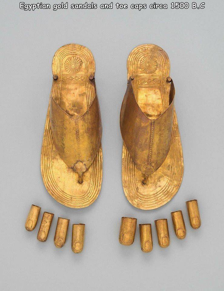awesome random pics and photos - jewelry the body transformed - Egyptian gold sandals and toe caps circa 1500 B.C | DODa Unn00