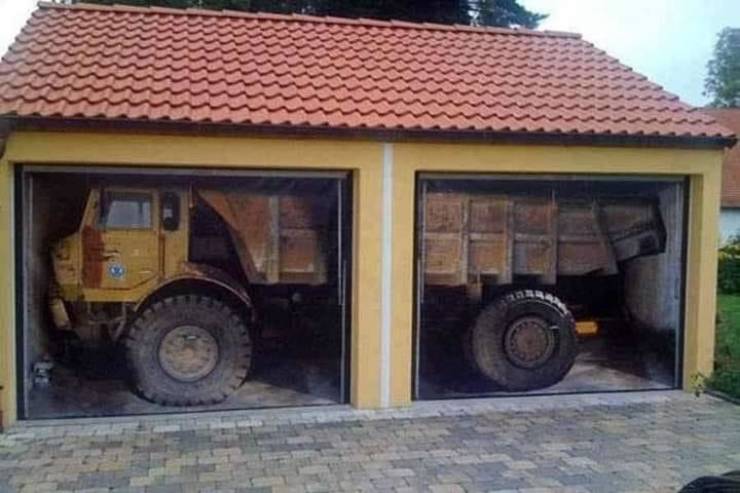 funny cool and random pics - airbrushed garage doors -