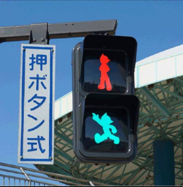 funny pics and random photos - japanese astro boy traffic light