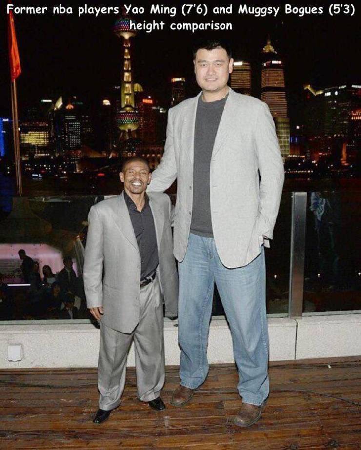muggsy bogues yao ming - Former nba players Yao Ming 7'6 and Muggsy Bogues 5'3 height comparison