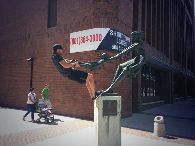 funny photos - statues getting revenge