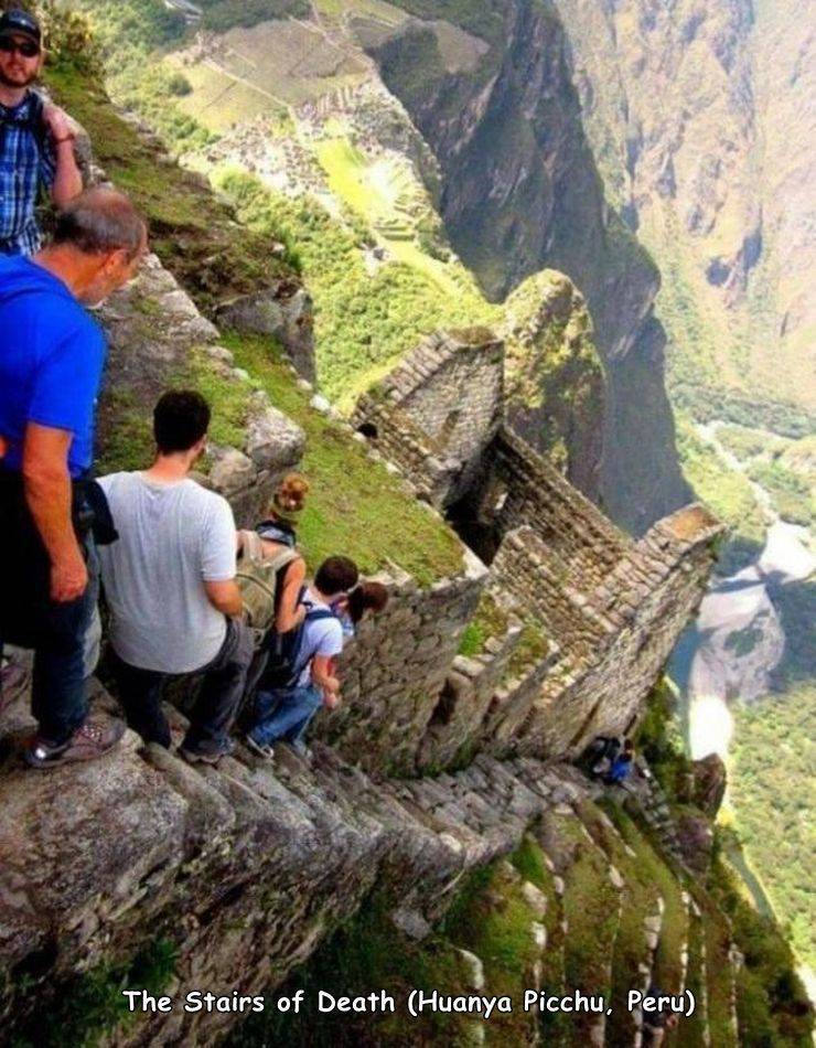 funny photos - mountain machu picchu - The Stairs of Death Huanya Picchu, Peru