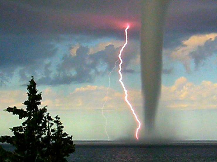 cool random pics - lightning tornado