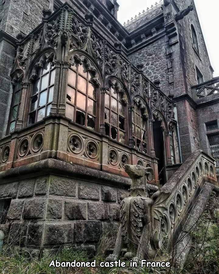 dark french castles - Qg Gbib Woo Abandoned castle in France