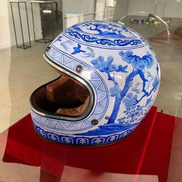 funny pics - fun randoms - motorcycle helmet paint job