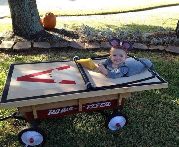 funny pics - mouse trap baby halloween costume - Flyer Radio