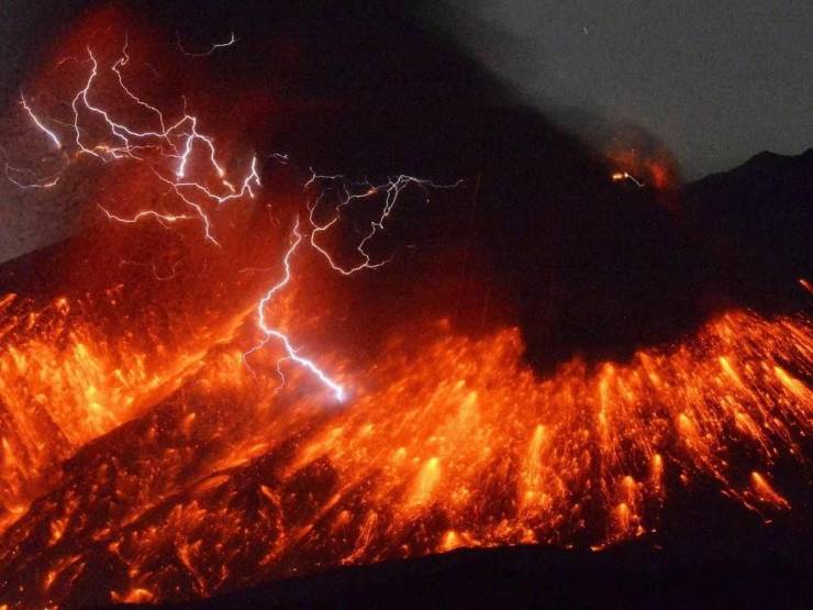 fun randoms - funny photos - japan volcano eruption