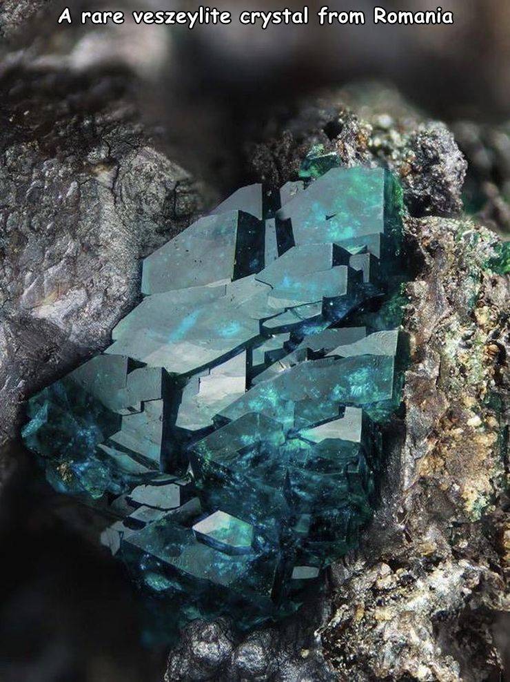 fun randoms - funny photos - veszelyite crystal meaning - A rare veszeylite crystal from Romania
