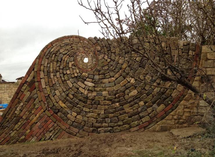 funny photos - fun randoms - spiral stone wall