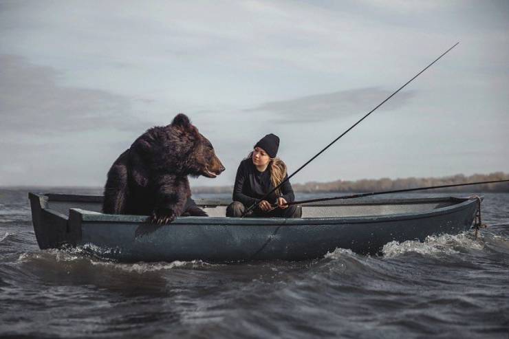 russian woman fishing with bear