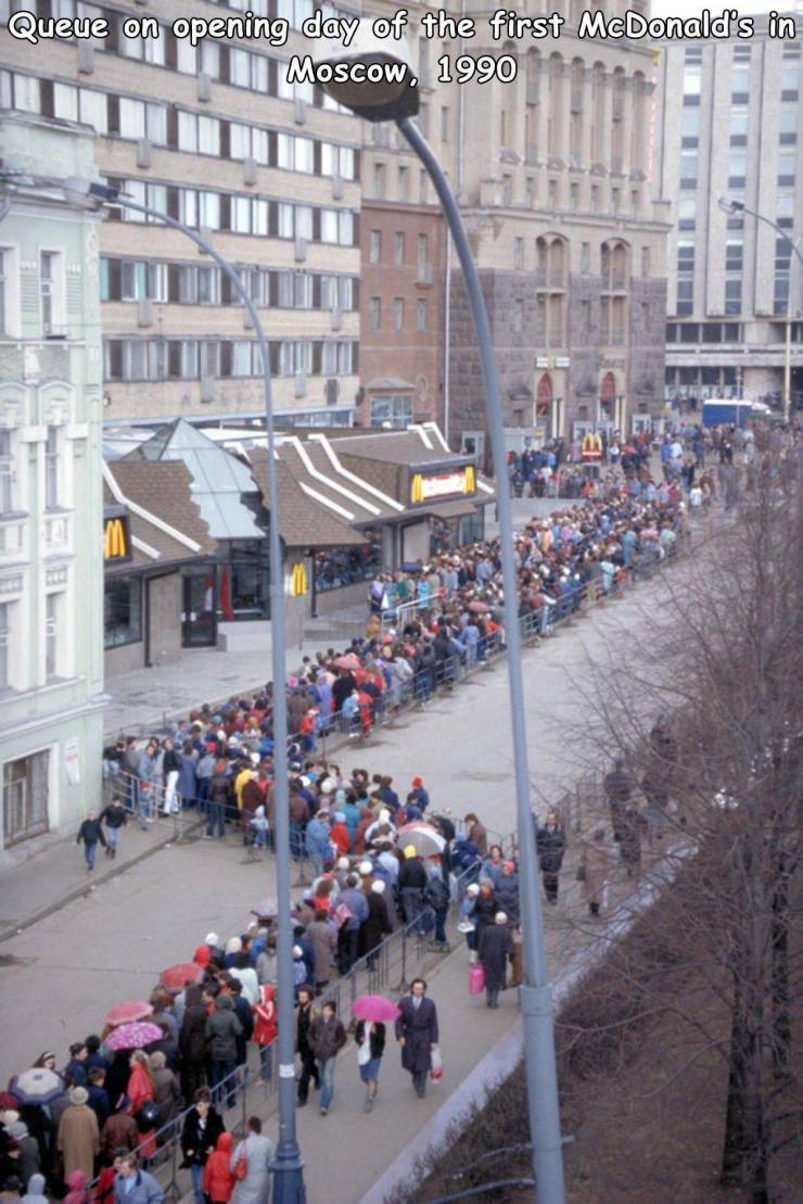 mcdonald's - Queue on opening day of the first McDonald's in | Moscow, 1990 1 Sh