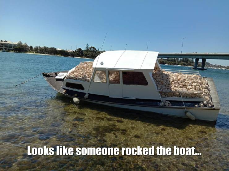 funny photos - fun randoms - cheaptickets - Looks someone rocked the boat...