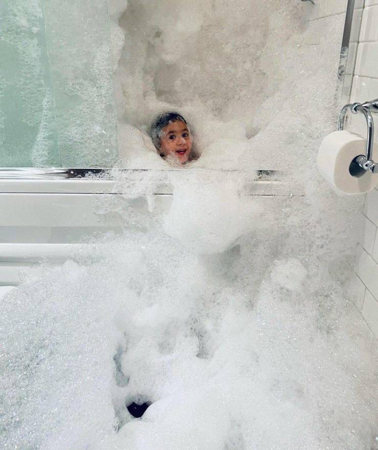 funny photos - fun randoms - bathtub