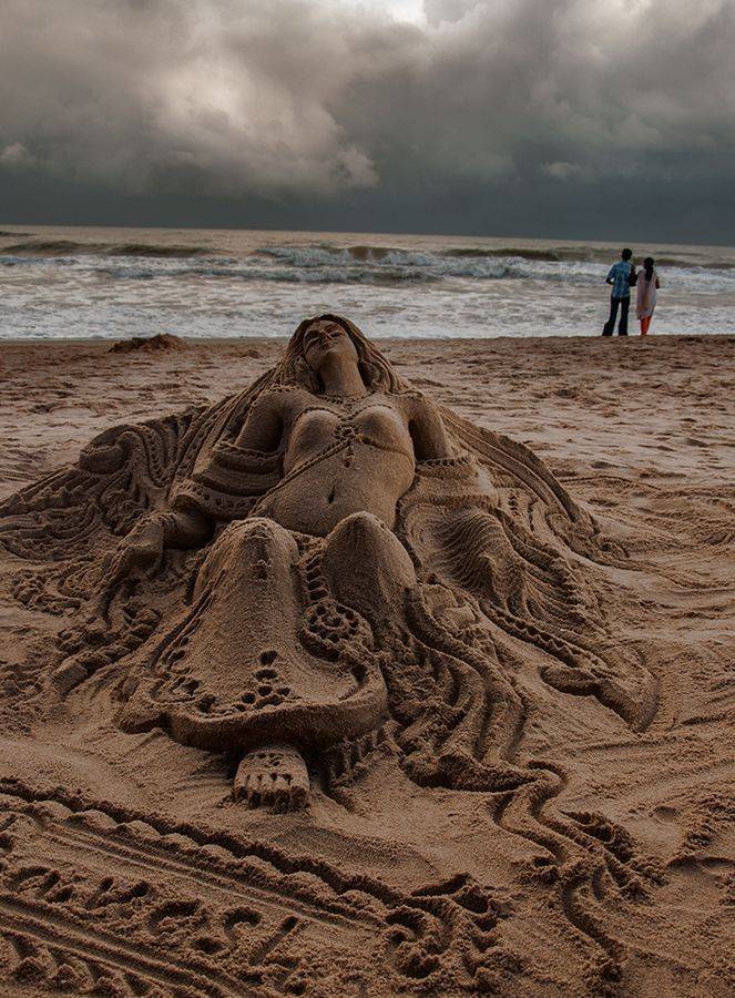 funny random photos - sand art romantic