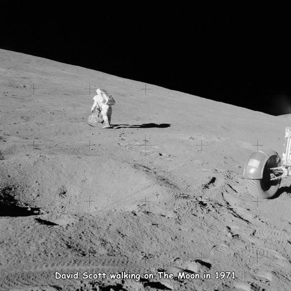 funny random pics - apollo 15 - David Scott walking on the Moon in 1971