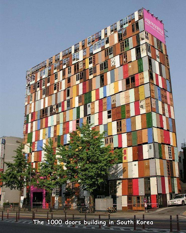 funny randoms - choi jeong hwa 1000 doors - Host Ws ax . An Ola Cicllc 388 Hirot The 1000 doors building in South Korea