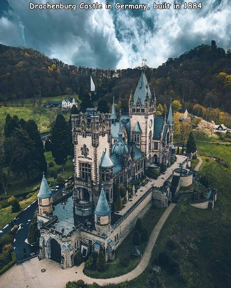 fun randoms - hogwarts in germany - Drachenburg Castle in Germany, built in 1884 Sy