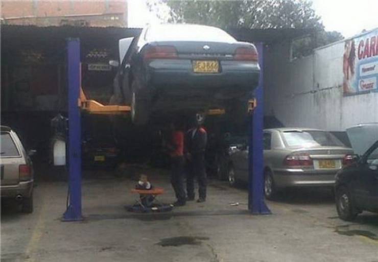 funny photos - automobile repair shop - Car