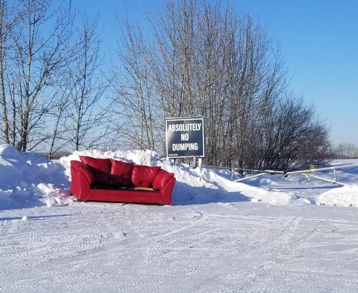 funny photos - snow - Absolutely No Dumping