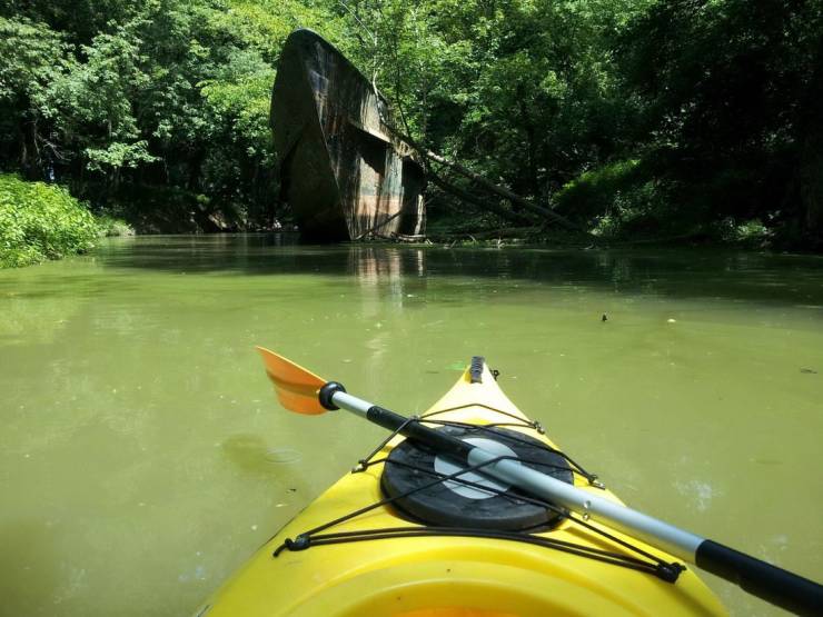 cool random photos - ghost ship of the ohio river