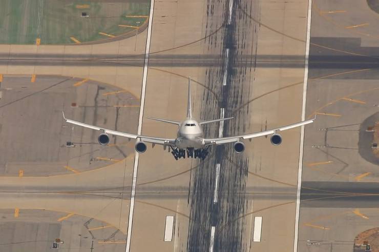 cool random photos - boeing 747 vertical takeoff