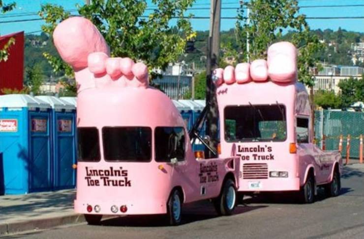 cool random photos - tow truck seattle - 2 Lancoln's Poe Truck Lincoln's Toe Truck leals no