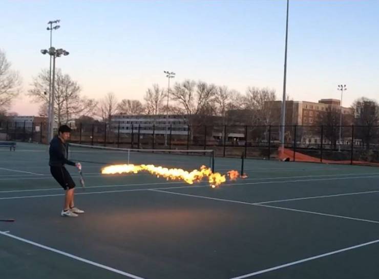 fun randoms - funny photos - tennis court