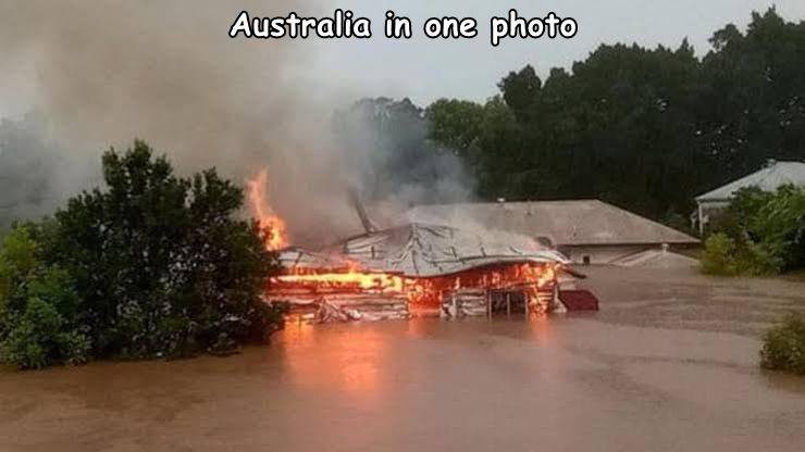 funny pics and random photos - fire - Australia in one photo