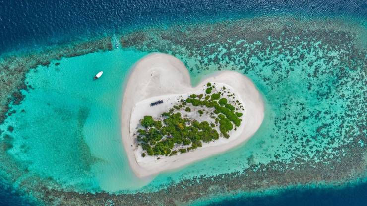 random pics and photos - heart shaped island maldives