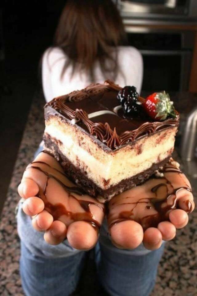 cool random pics - cake on feet