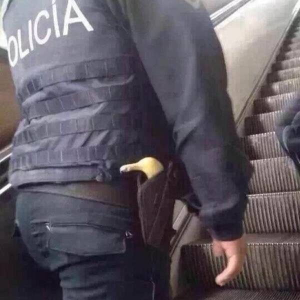 cool pics - police with banana in holster