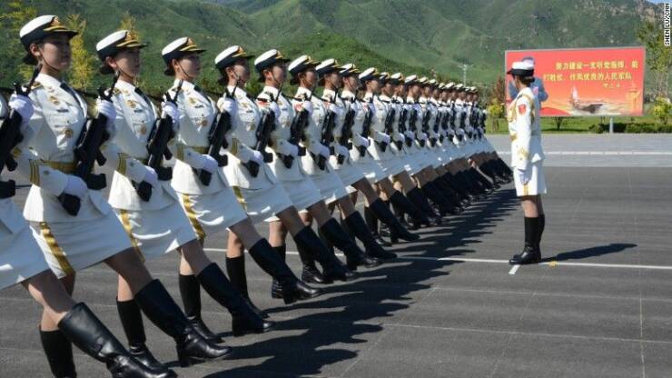 funny photos - fun randoms - chinese female soldiers
