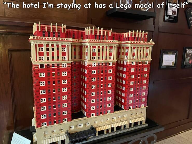 fun randoms - funny photos - "The hotel I'm staying at has a Lego model of itself" Hinntilft . 11 ed