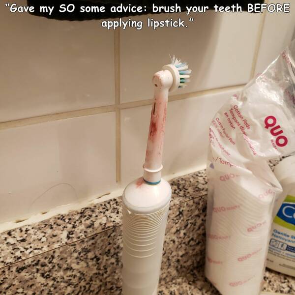 fun randoms - funny photos - brush - "Gave my So some advice brush your teeth Before applying lipstick." en coton Cotton fotot Tompons din Cotton Pads ond Tamp Quo ons . ya Cos