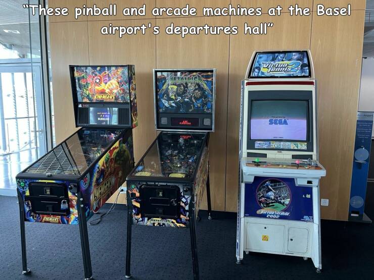 random pics - video game arcade cabinet - "These pinball and arcade machines at the Basel airport's departures hall" Tennis Wenge por Bb Sega Carro Site 2002 Pengert
