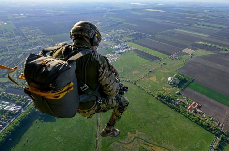 fun randoms - funny photos - parachuting
