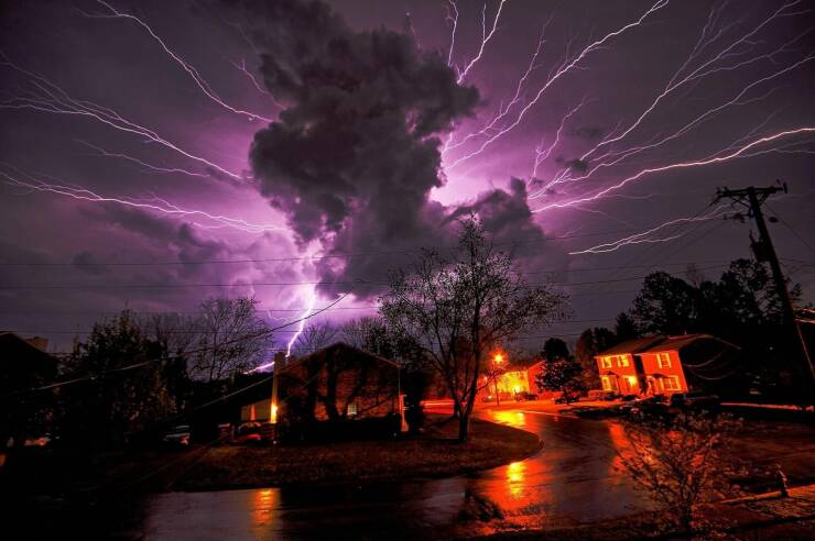 fun randoms - funny photos - insane lightning strikes